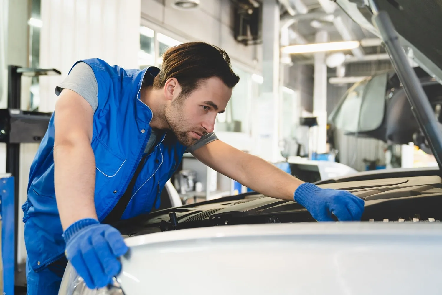 wmsr-mot-service-car-station-technician-mechanic-fixi-2021-12-09-11-50-31-utc-min